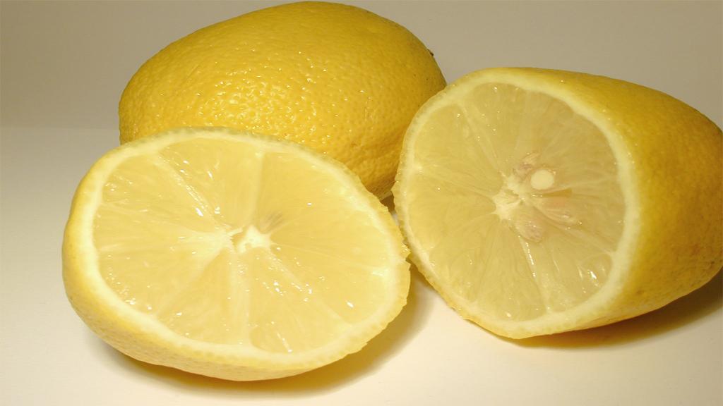 BBC World Service ar Twitter: “Can saliva made by sucking a lemon tell us  if someone is an introvert? http://t.co/yN2OXWqII7 @DrBrianRLittle  http://t.co/5XYb85hlFc”