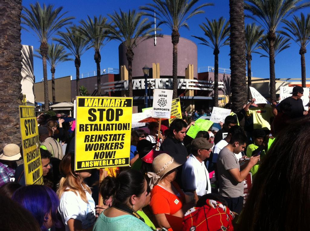 ForRespectSoCal's tweet image. 100s outside the Long Beach walmart as #WalmartStrikers end their fast and demand Walmart stops the retaliation!