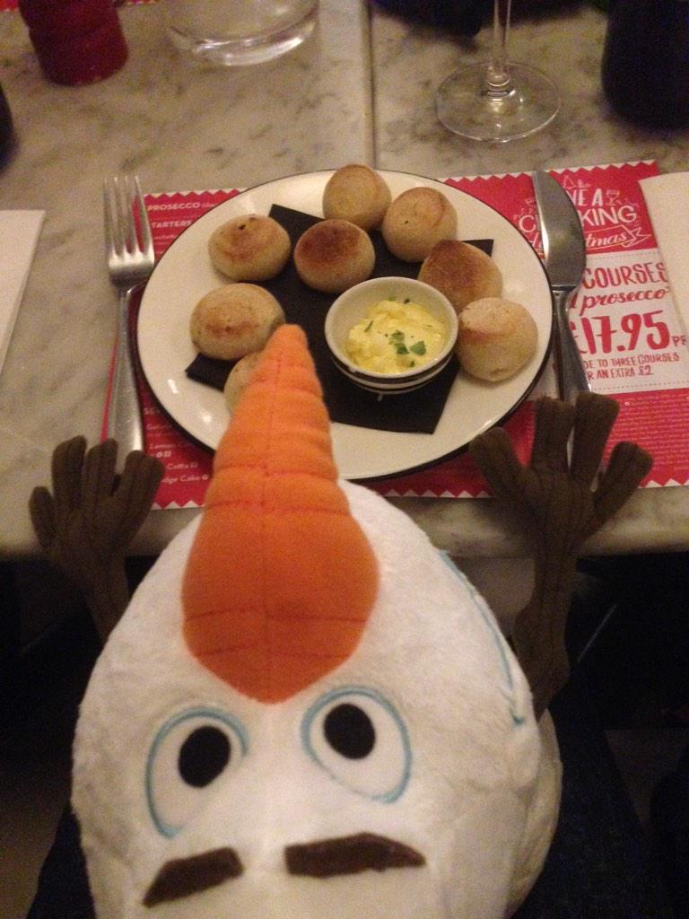 olaftennisdream's tweet photo. Nomm nomm nomm #snowballs http://t.co/bR3G3Zquon