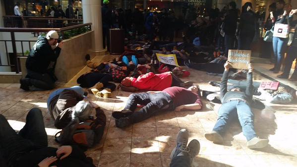 Ferguson protesters close St. Louis shopping mall