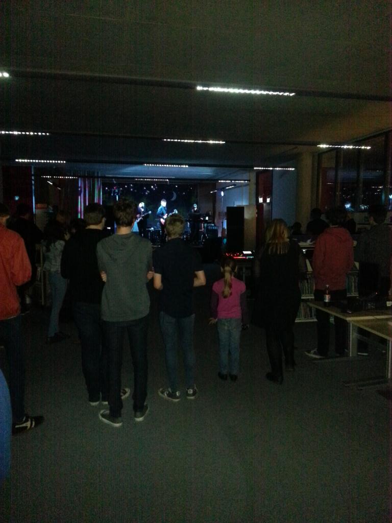 kate_librarian's tweet image. And we&apos;re off! @HotVestryMusic at Oldham Library #getitloudinlibraries