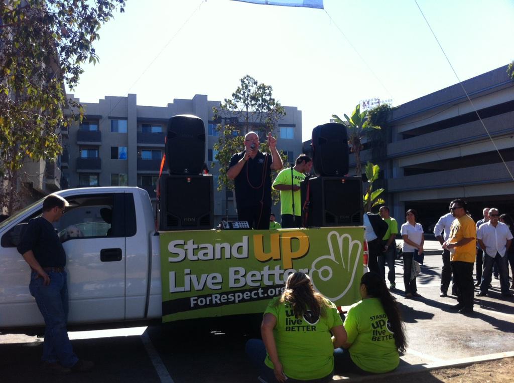 ForRespectSoCal's tweet image. .@CSEA_Now has 100s of members OUTSIDES Walmarts across CA today! Thank you! 

#WalmartStrikers