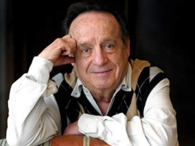 sopitas's tweet photo. Tristemente reportan fallecimiento de Roberto Gómez Bolaños, Chespirito. Descanse en paz.  
http://t.co/NMD84y0NYA http://t.co/ByCNHDlIsD