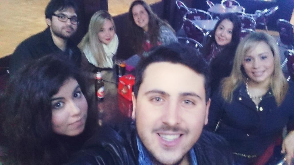 "<a href="/Encarni_91/">Encarni</a>: Noche de viernes!! 😘  <a href="/vero1091/">VeRóNiCa</a> @Antomamu <a href="/Rociorusan91/">Rocío Ruíz</a> @Fer_Fer_Jesus <a href="/jose72b/">Jose Álvarez Valera 🌹🇪🇸🇵🇸</a> <a href="/juana415/">Juana Mª Muñoz</a> "