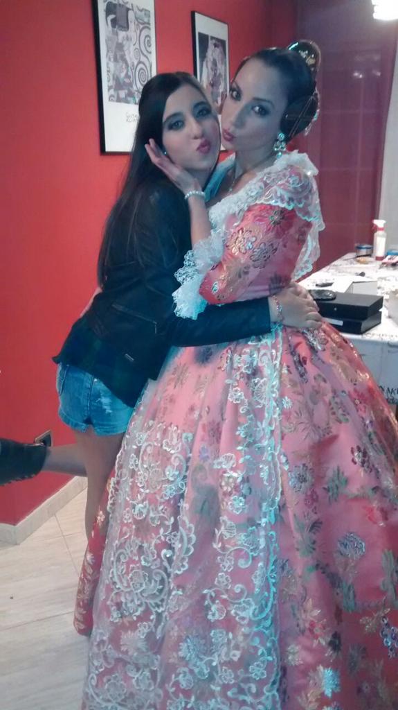 RaquelQuejigo's tweet photo. Listas! Cada una en su papel #Presentacion2014 http://t.co/K6sXMuNNl1