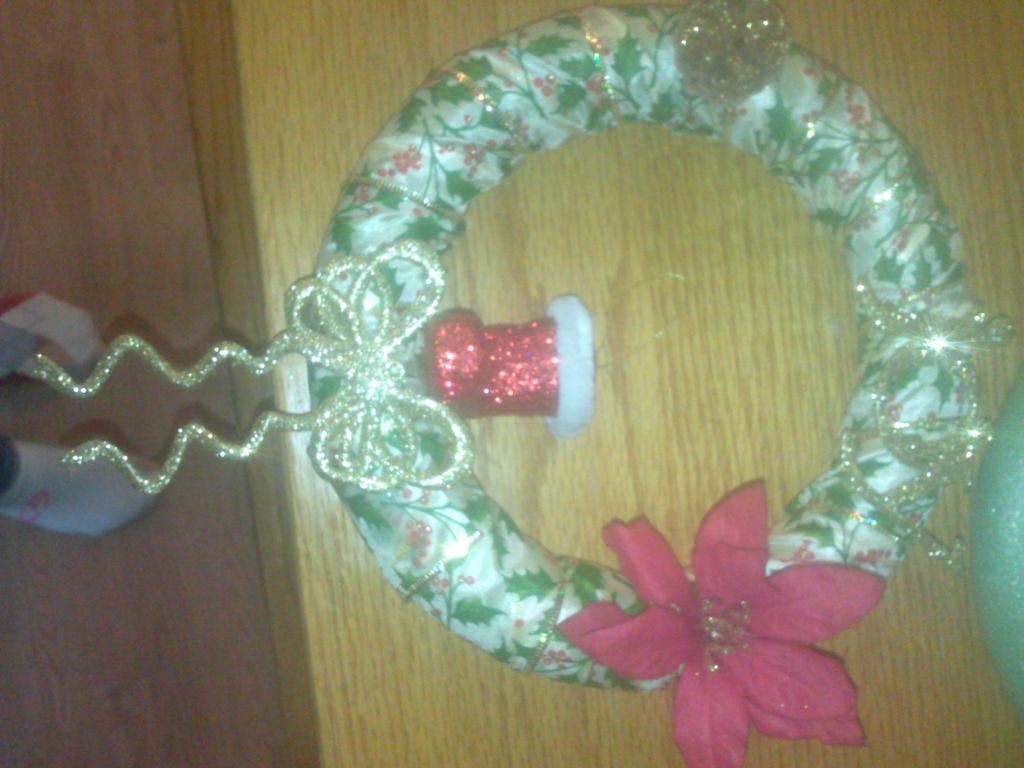 HadEnoughRest's tweet image. //Just madw a christmas wreath
