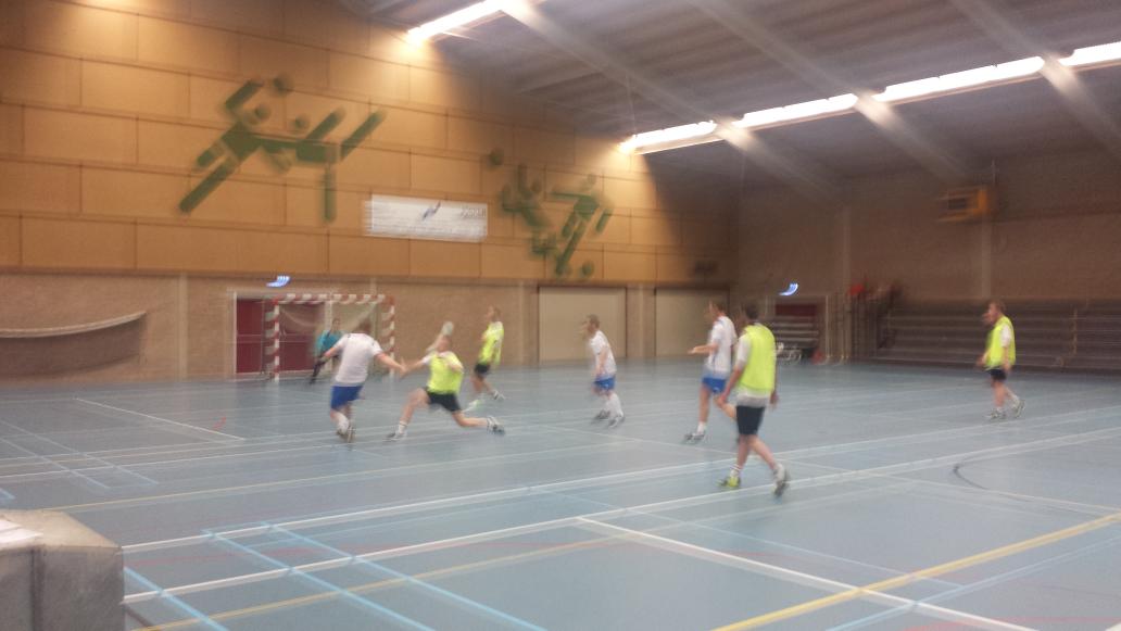 AndreTempelaar's tweet photo. Teruggeknokt van 0-3 tot 3-3 maar in slotseconde 3-4 verloren flink#balen #flynth zaalvoetbal. Dit was n kans op 4-3 http://t.co/ycJYOHlbm5