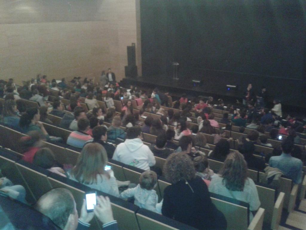 mamges1917's tweet photo. Inaugurado el espacio creativo joven en la trasera del teatro municipal. Trabajando por Arahal. http://t.co/9LZ40Ovr5g
