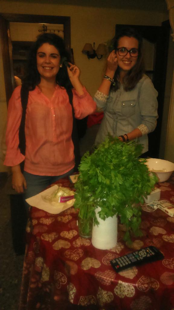 luciriki's tweet photo. Una ramita jamia, una ramita de la wena suerte paya @paloma_santitos @MamenCamarero http://t.co/iAinrpo7lZ