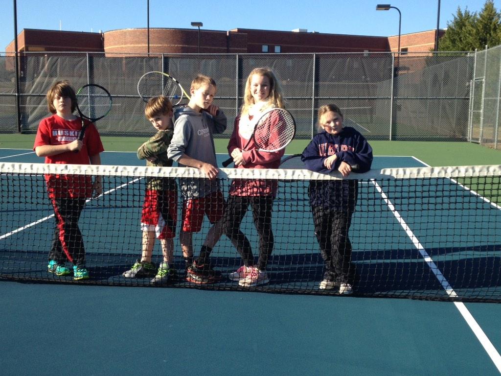SadieLogan10's tweet photo. Playing tennis http://t.co/EApbMvBWGH