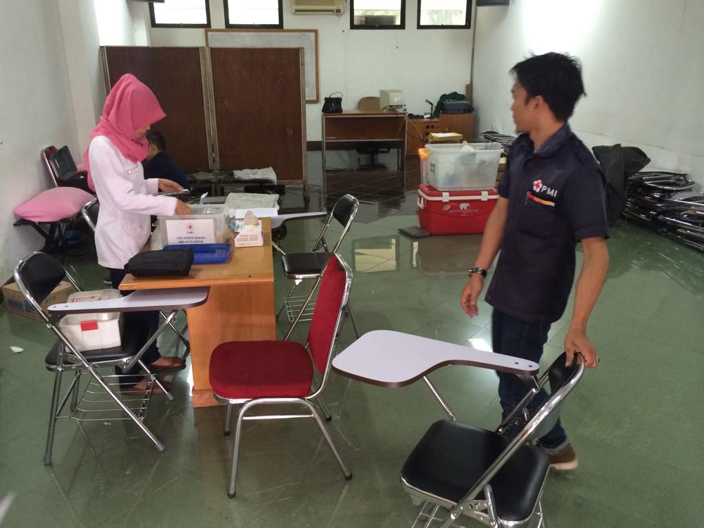 Donor darah sudah dimulai! Silahkan merapat ke c105-106 buat yg mau nabung pahala! Ciaoo bella