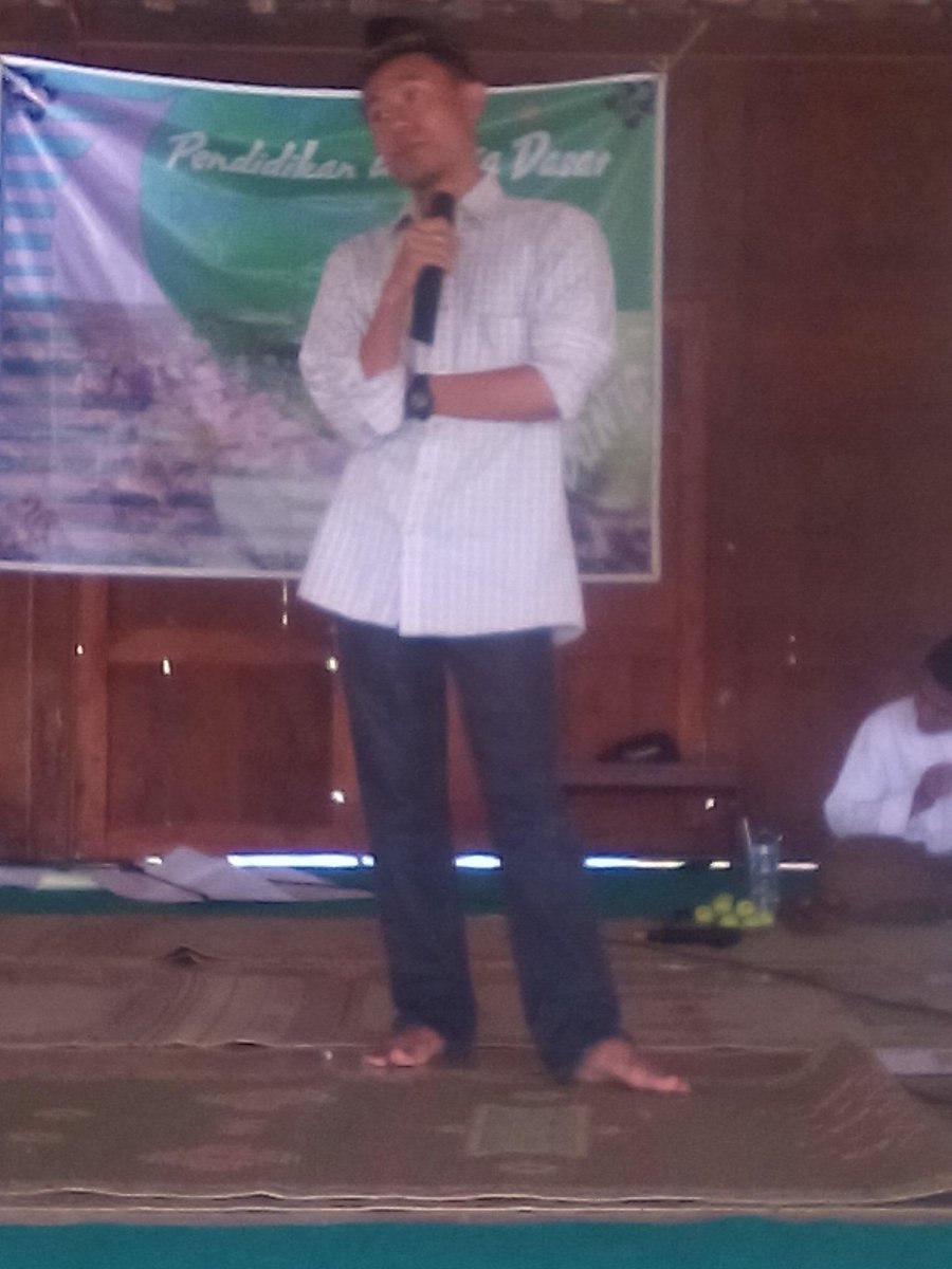 akk_diy's tweet photo. Sosok salah satu pemateri yang difabel (tuna rungu) yang optimis dan luar biasa #PAD2014 http://t.co/Kbat5Ot1Up