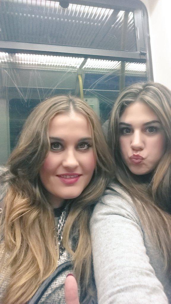 belengranado1's tweet photo. #madrid#amigas# metro! http://t.co/nQHgP3fY18