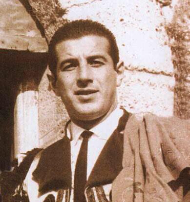 LALYPH's tweet photo. Clavadito a su abuelo Antonio Ordoñez #julian http://t.co/qRZmXdlXfz