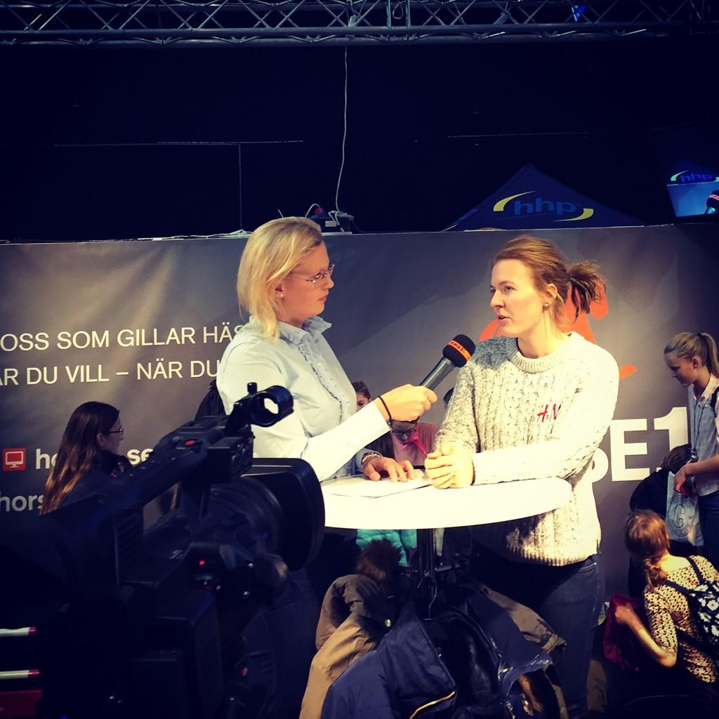Jag har kommenterat GP-hoppningar, men nu även intervjuat i tv. Så kul!!! 👏👏👍