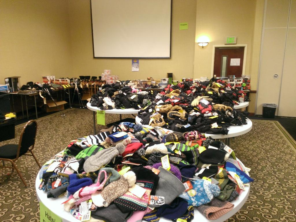 DustysSki's tweet photo. T-minus 2 hours for the #TriCities #Ski #Swap #snow #clothing http://t.co/M1TViEP6mP