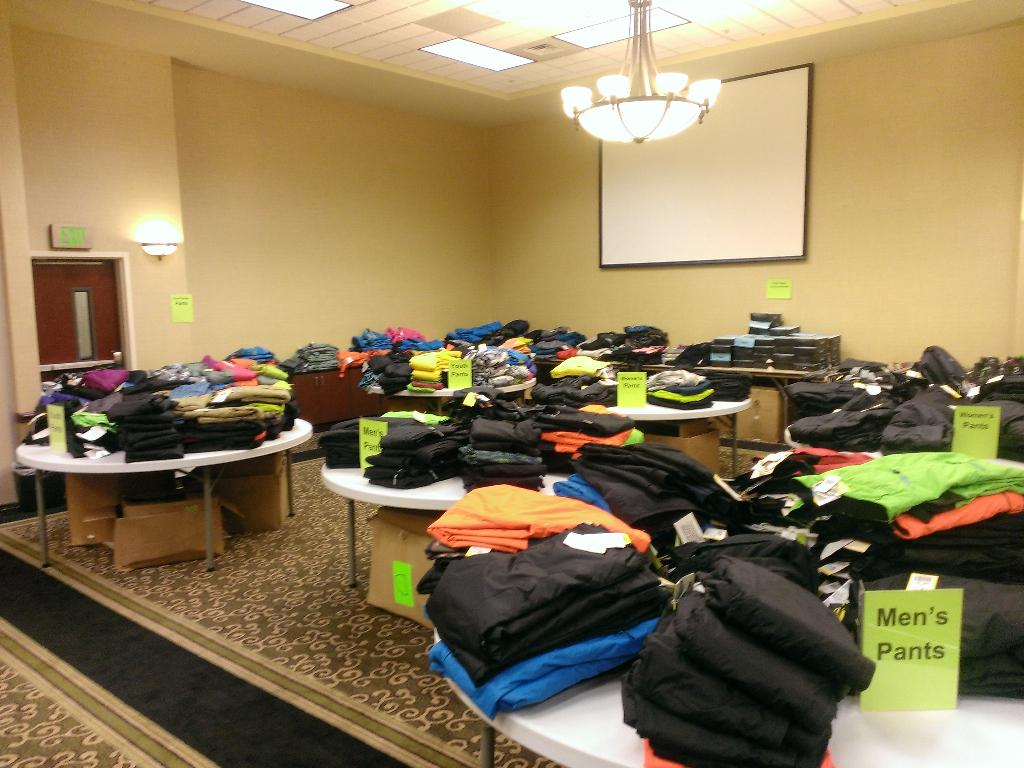 DustysSki's tweet photo. T-minus 2 hours for the #TriCities #Ski #Swap #snow #clothing http://t.co/M1TViEP6mP