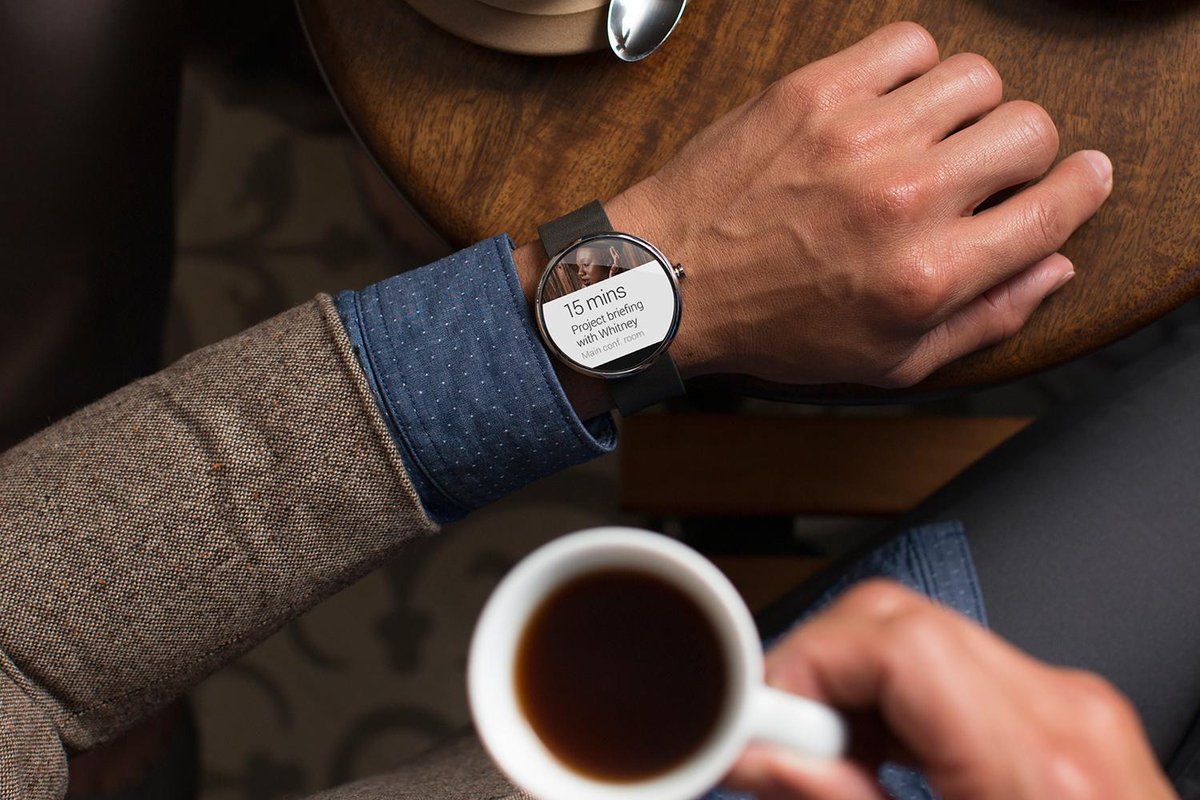 RTLFrance's tweet photo. A 7h40 "Innovations week-end" avec @RTLblognumerik : les montres connectées #RTLMatin http://t.co/rb9UuD9bTZ http://t.co/7mVj3q7ljS