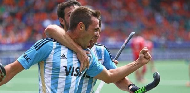 ArgFieldHockey's tweet photo. La palabra de @Mati_Paredes en la previa de @LosLeonesHockey rumbo al Champions Trophy (India) http://t.co/WF8QClMS1d http://t.co/PafJpsyXun