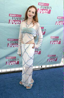 I wanna wish a happy 26th birthday 2 Scarlett Pomers I hope she has a great day with her family & friends 