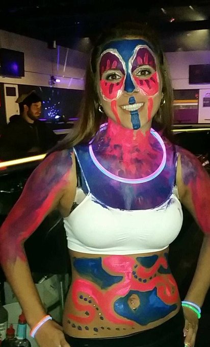 #FlashbackFriday to a rave I bartended! Loved getting painted 👍✌ http://t.co/1JrDVnVRKl<a href="/tag/flashbackfriday"class="tags">#FlashbackFriday</a>