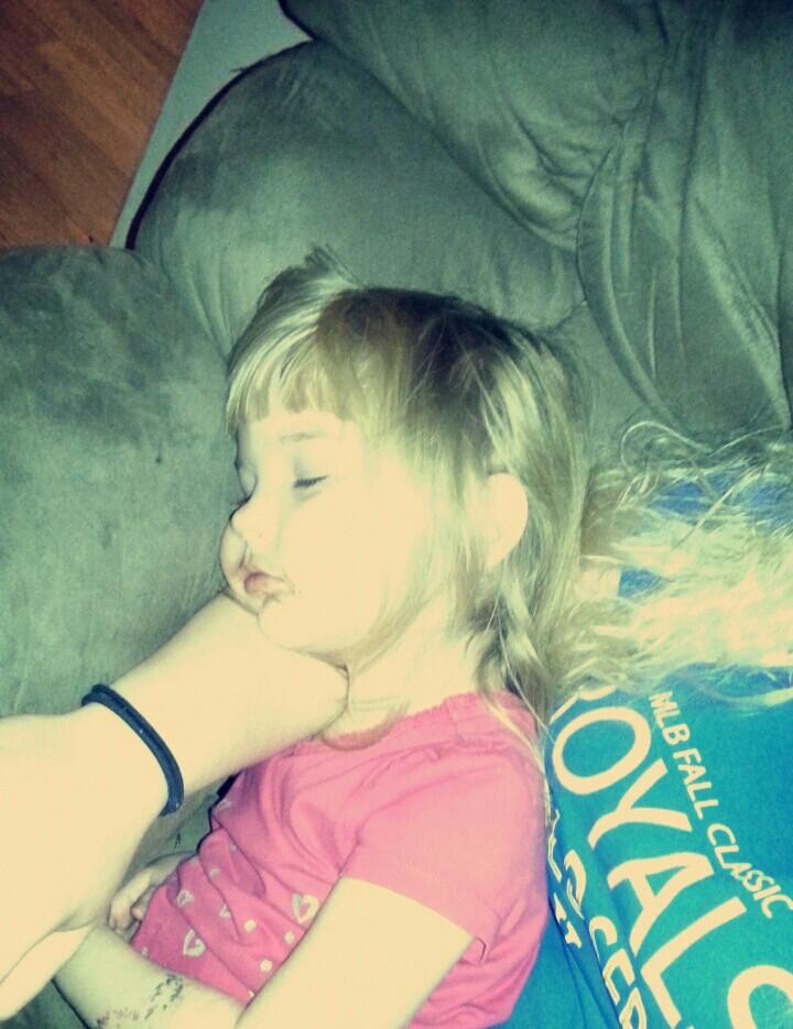 TwerkDatHoe's tweet photo. Got lil miss asleep http://t.co/RhHWnJcD8J