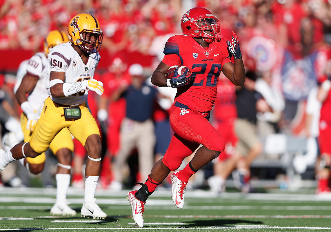BleacherReport's tweet photo. No. 11 Arizona beats No. 13 ASU 42-35! With UCLA's loss, Arizona advances to the Pac-12 title game vs. Oregon! http://t.co/TshpTDC25y