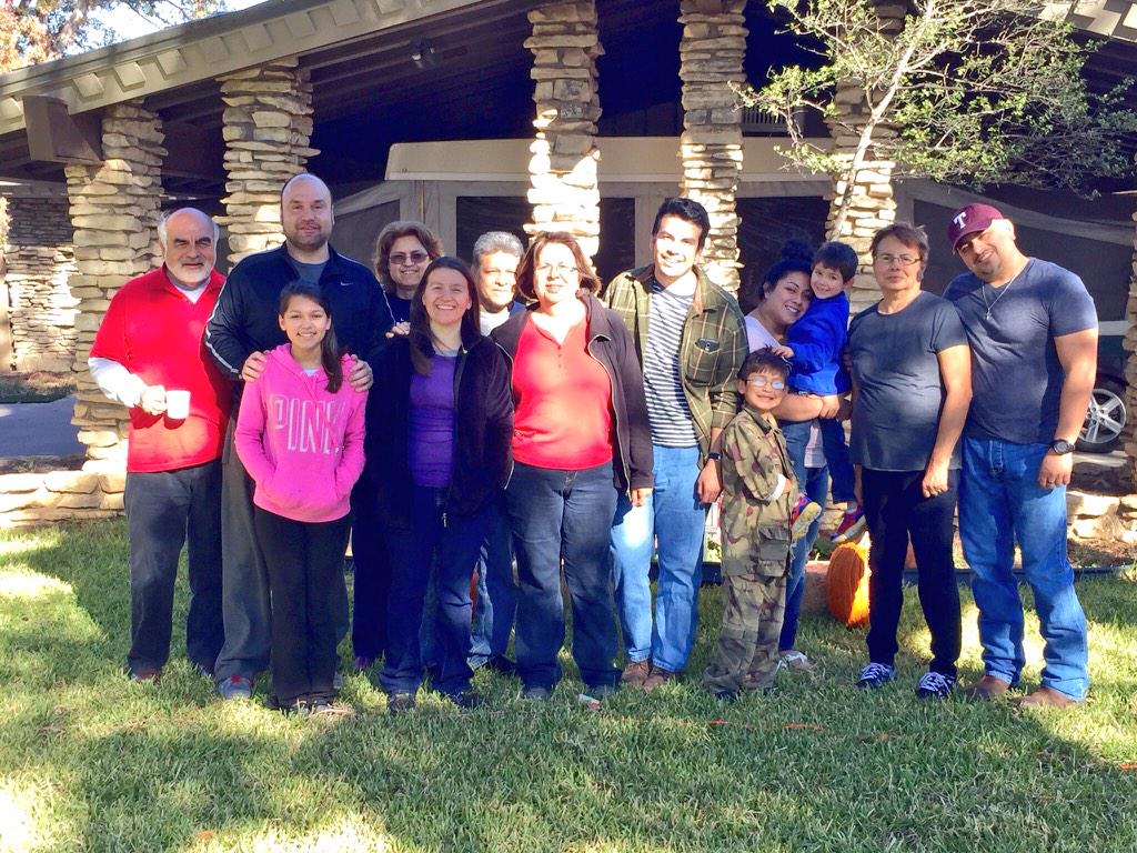 travThetrainer's tweet photo. We forgot to take a family pic yesterday with everyone :(. These are the ones left(over)today..#Famly#leftoversfriday http://t.co/DtiYkbGJzm