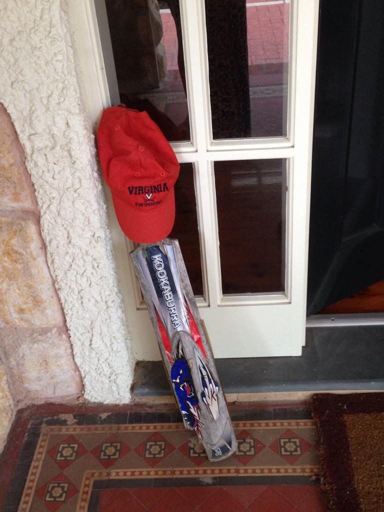 chaclarke's tweet photo. #putoutyourbats http://t.co/ZcMRKSzhZa