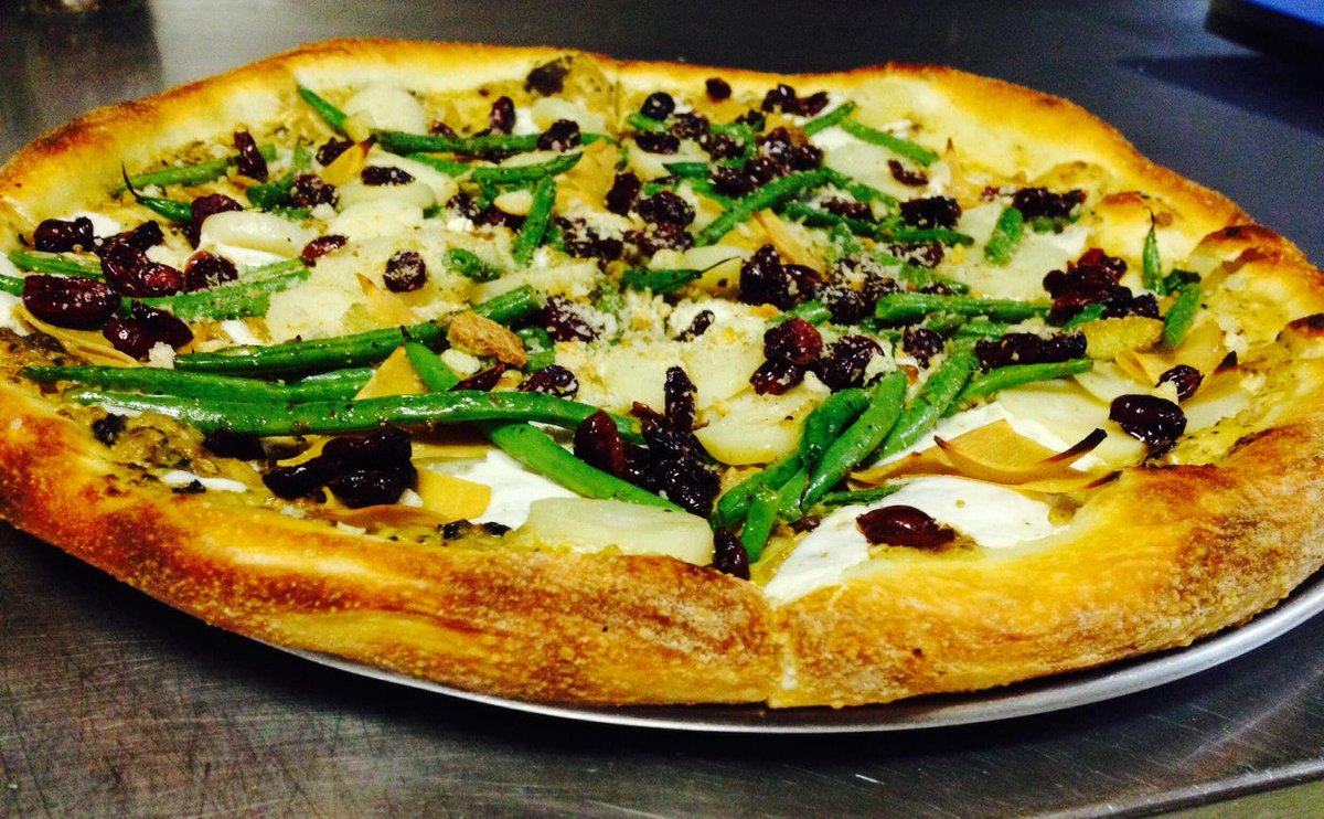 PizzaPiVegan's tweet photo. TG Leftover Pizza: tofurkey turkey, wild mushroom gravy, green beans, potatoes and organic cranberries. http://t.co/91bPyRpwMn