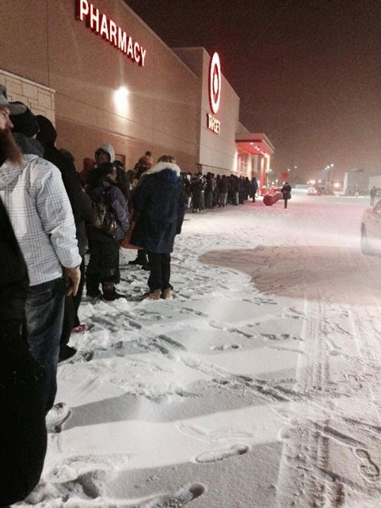 SelenaLynn's tweet photo. It was awesome to host Brandon in our house today! #Blizzard #NoProblem #BlackFriday #targetcanada #T3763 @Holbrow2 http://t.co/IJgsrYauef