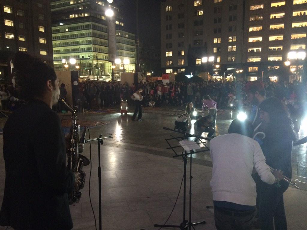 RompevientoTV's tweet photo. #alMomento danza y música en vivo en la explanada de Bellas Artes por toma cultural, exigen justicia #Ayotzinapa http://t.co/023eP6550z