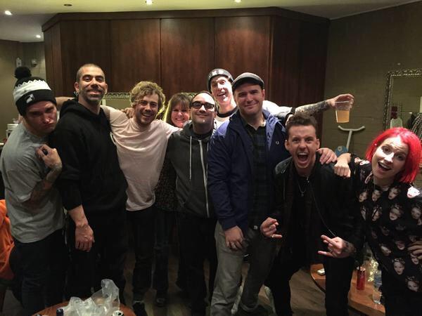 HayleyWOnline's tweet image. Photo of @yelyahwilliams with @itsDannyJones, @XChadballX, @newfoundglory, @cyrusbolooki, @realjordanfg! ✌️📷