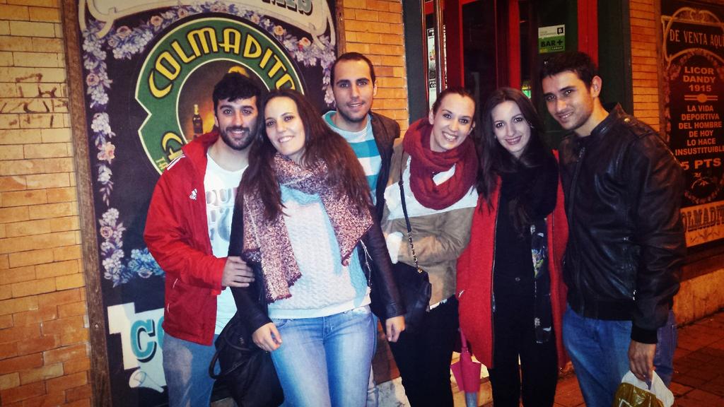 puto_invierno's tweet photo. Noche de risas y recuerdos compartidos. Una de fisios y Alcalá :) http://t.co/iYtlVpO1fr