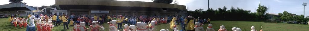 APEL_2014's tweet photo. Yukkk nyayi bareng bersama ka Yusuf sebelum senam http://t.co/WjYWMYFXYN