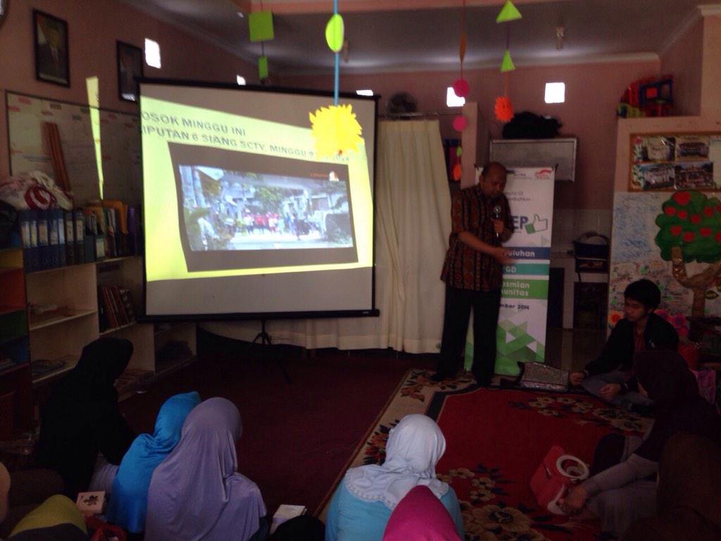 Astra1st_UI's tweet photo. Everyone was so excited with the explanation of how trash could be very profitable from Bondan Noorwendo from WPL http://t.co/6jIt9l7jio