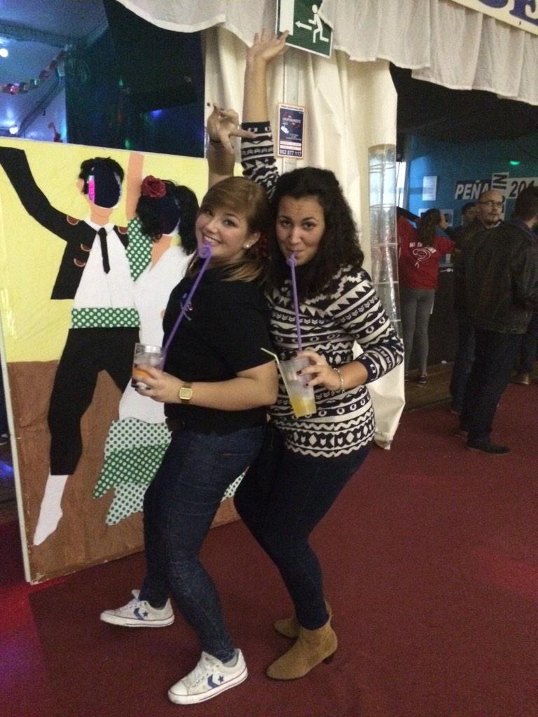 AlejandraSampe1's tweet photo. Así empieza todo @lorenahurta #fiestassanjavier http://t.co/9ID1DJYxHj