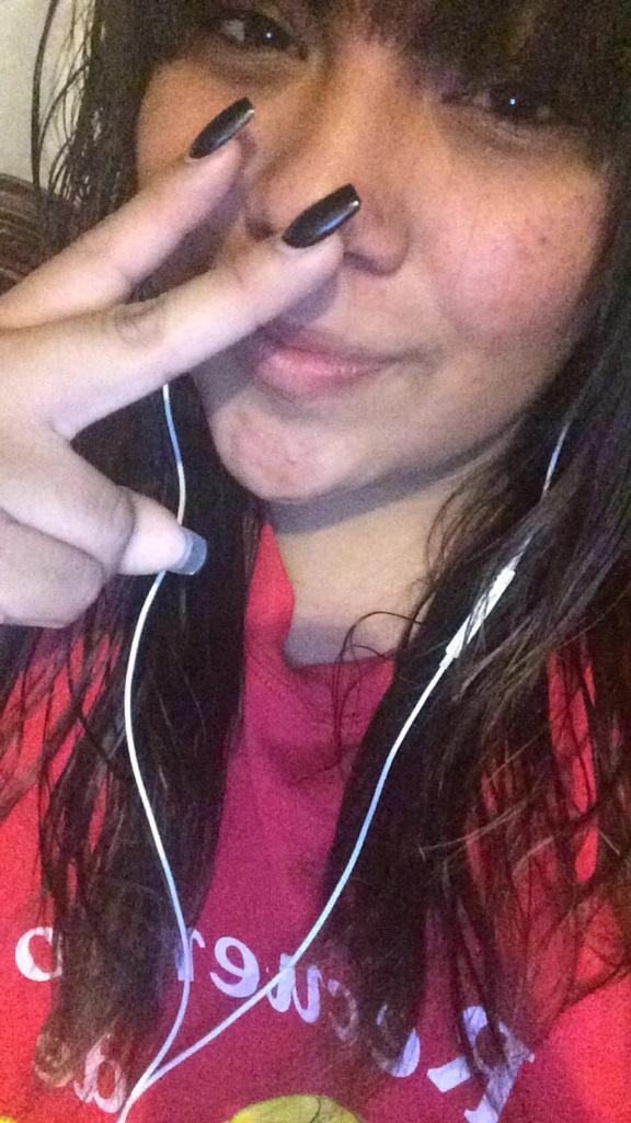 VMB12__'s tweet photo. Eyebags, pimples, and everything.
Snapchat flash is my filter π
#GodMadeUsPerfectly π http://t.co/KdwoYMBL1L