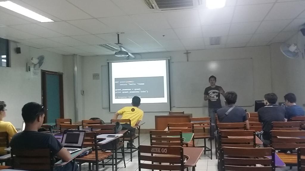 tomomoii's tweet photo. @itspattypatpat is showing how python decorators roll! @durianpy #python http://t.co/pUjPiwMn8o