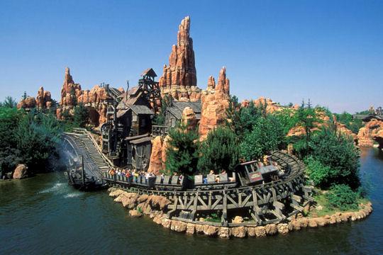 Disneyland Tokyo memiliki 7 area besar penuh dengan wahana dan atraksi seru dan menyenangkan #HeavenlyChallenge