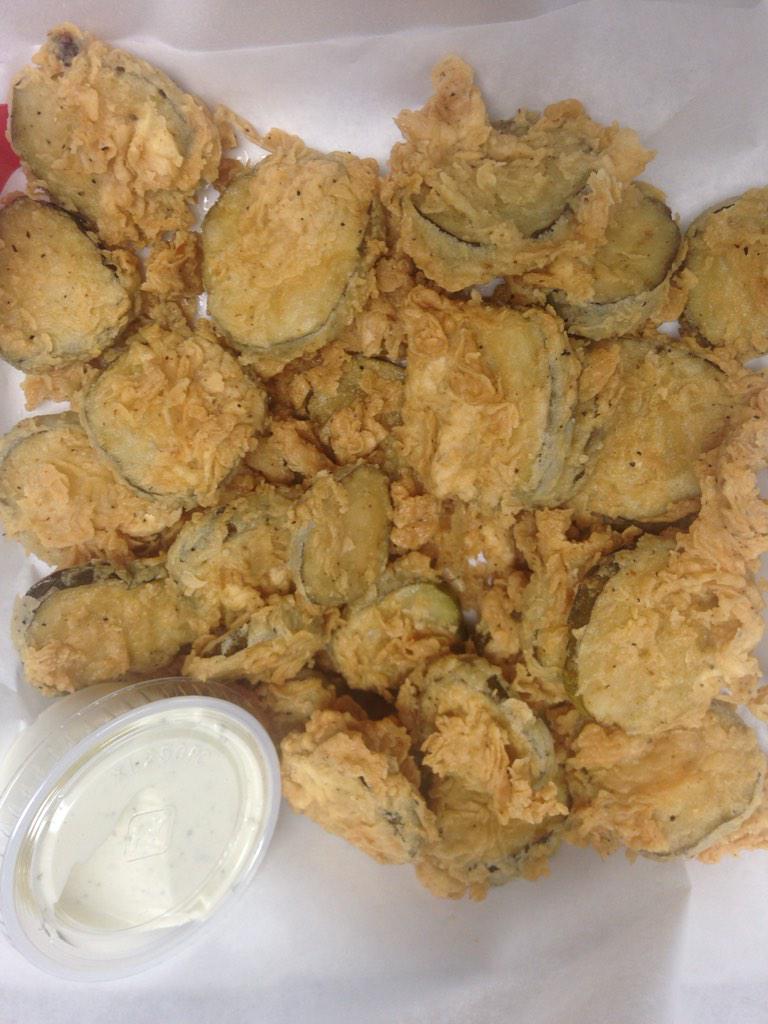 GraceTheFace_'s tweet photo. Fried pickles aka the love of my life #sorrywalter http://t.co/RSVRBDMyY4