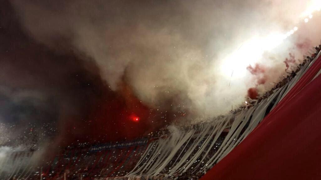 FerSachetti's tweet photo. Desde el ángulo que quieras.
Inolvidable.
Como marca la historia, fuimos superiores en la cancha y en las tribunas. http://t.co/IpsJm4UGSd