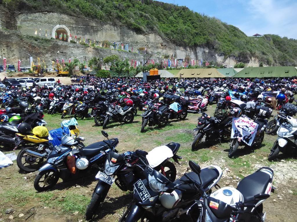 Broo dari plat A sampai Z ada disini! Di #HondaBikersDay2014 @hondacomm <a href="/HondaFansBali/">Motor Andalan Semeton Bali</a>