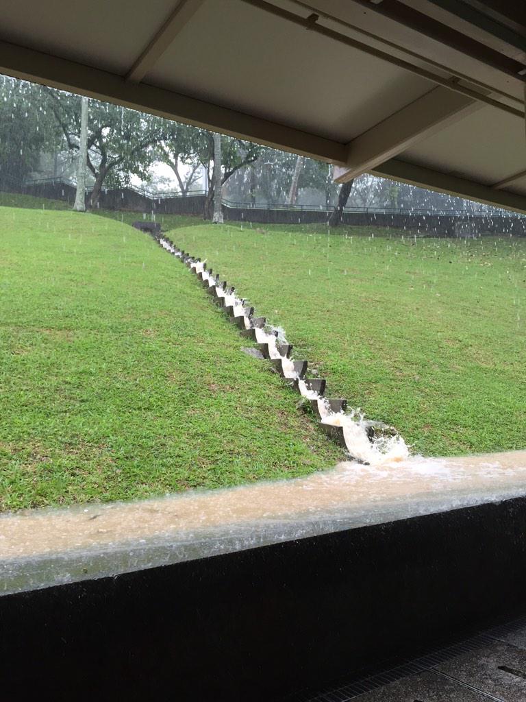 underhappyy's tweet photo. New local attractions at #AngMoKio MRT! Waterfalls, rivers, and we have to cross the river to take the MRT! #wet http://t.co/jF78Hk5QpN