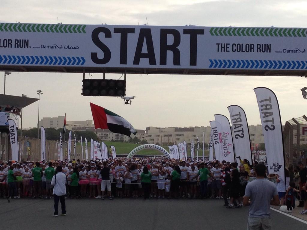 Sport360's tweet image. This morning we were at The #ColorRunUAE in #Dubai for the happiest event of the year! Never seen so many smiles.