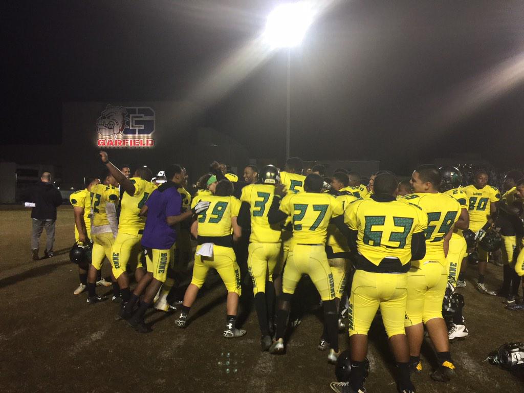calfladave22's tweet photo. @breezepreps #southbayfb Narbonne dog piles head coach Manuel Douglas celebrating victory http://t.co/EwGYG7NnKg