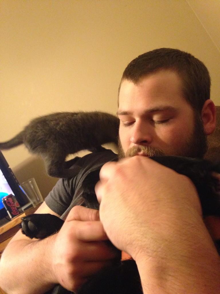 KimberMorikawa's tweet photo. It's good to be home with my family❤️ @jraney25 http://t.co/wIN3pVArg2
