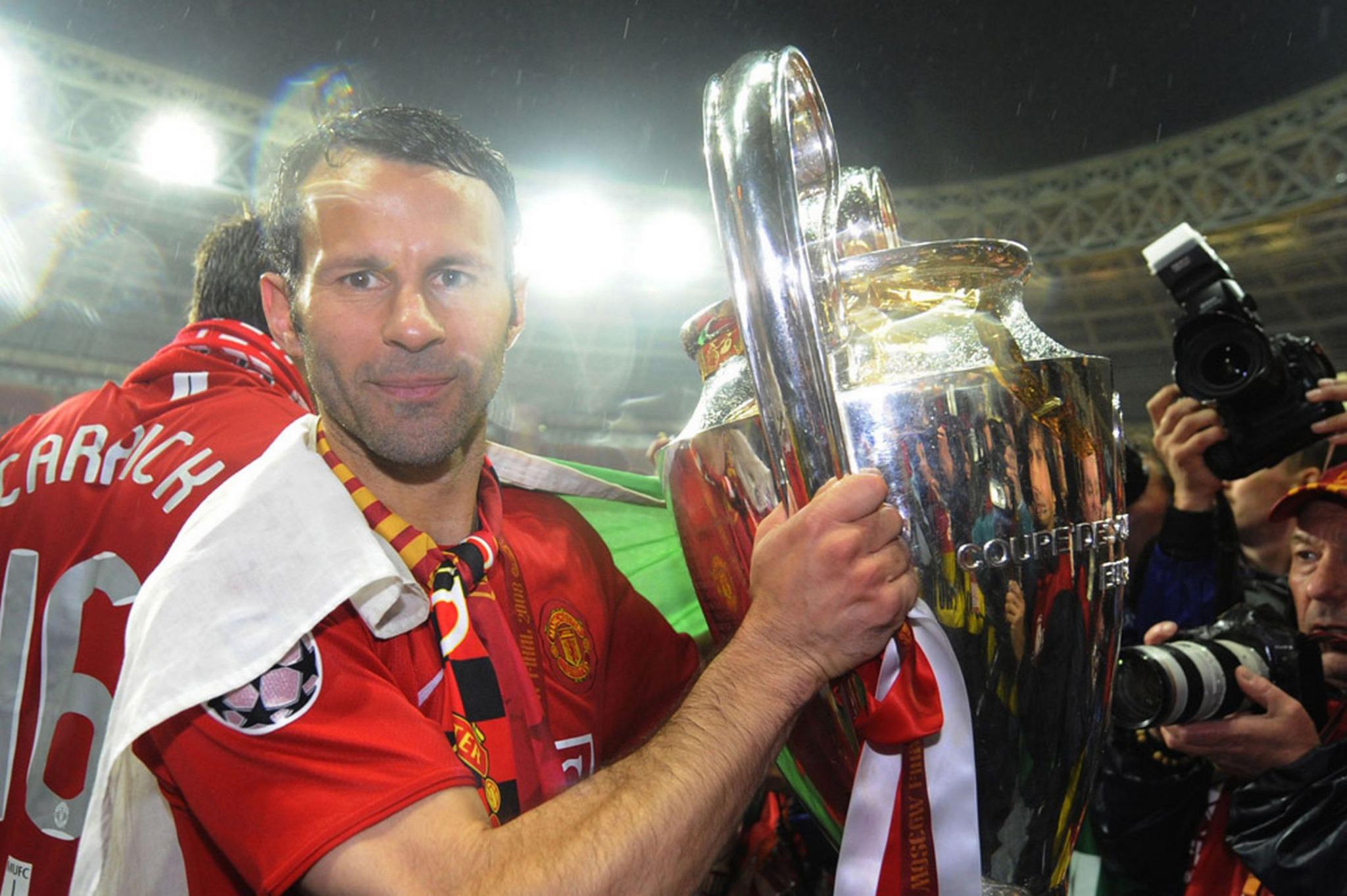 O Happy Birthday to Legend of Ryan Giggs. Enjoy it old man! 