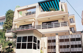 maharajasoaps's tweet photo. #IT raids expose #YadavSingh's scam worth Rs.900 crore http://t.co/XGQIekrgpP