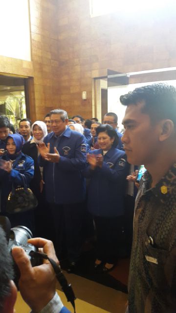 Terima Kasih Bpk Ketum <a href="/SBYudhoyono/">S. B. Yudhoyono</a> dan Bpk Sekjen <a href="/Edhie_Baskoro/">| iBas Yudhoyono |</a> atas Konsolidasi PD di Banten...Lanjutkan :)